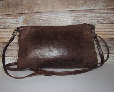 Bolso sin asas bandolera de cuero marrón rústico Rough & Tumble Maine Foto 1 de 4