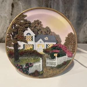 Vntg Popular Imports 2002, 3D Lighted Plate Cottage House W Picket Fence, Works - Picture 1 of 6
