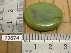 JADE NEPHRIT Flachstein - Mineralien Grün Lithotherapie Reiki Pflege Kieselstein - Bild 1 von 2