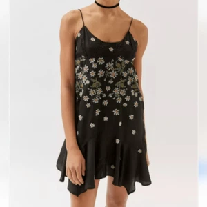 NWT Urban Outfitters XL Sienna Floral Embroidered Mini Dress black slip - Picture 1 of 10