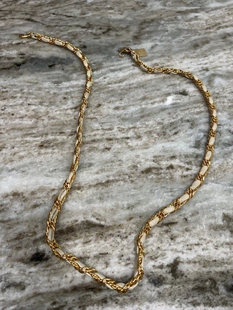 Morris Moskowitz Women's Chain Gold Colored Belt w/Off White Corded Insert 37in - Image 1 of 4