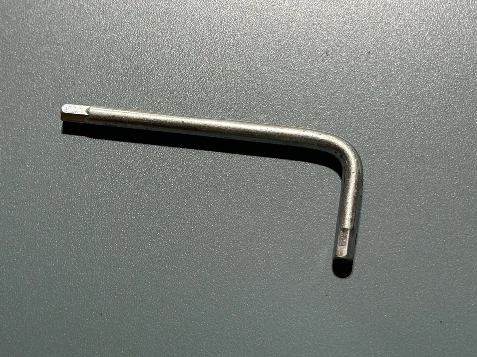 Алленовый шестигранный фиксирующий гаечный ключ ручной инструмент и держатель IKEA 4 мм #100092 #121030 - Изображение 1 из 1