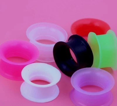 1pc 4mm - 25mm Soft Silicone Stretcher Earring Flesh Tunnel EarPlug Expander  - Image 1 of 3