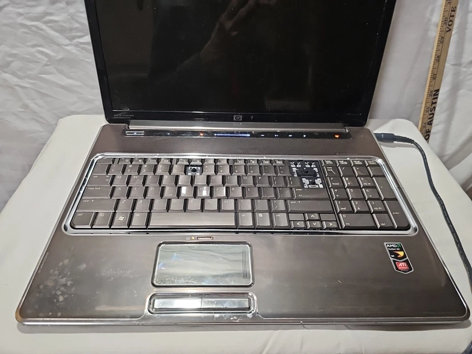 HP PAVILLION dv7-1260us.  PARTS OR REPAIR.  17” SCREEN. - Image 1 of 4
