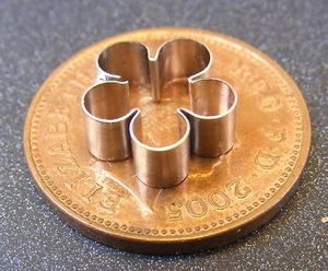 Casa de Muñecas Metal Brezo Rosa Arcilla Cortador Miniatura Accesorio Tumdee - Imagen 1 de 8