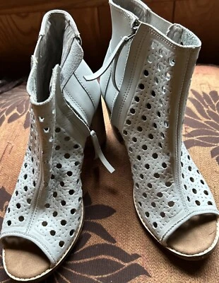 Toms Majorca Perf Ankle Booties Peep Toe Chunky Heel Women's Size 8 - Image 1 of 4