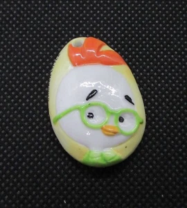 Fève Série Chicken Little " Plate pendentif Chicken " Petit Poulet #G48 - Imagen 1 de 2