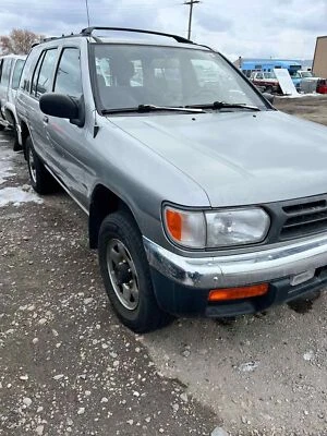 Pinza de freno de disco delantera derecha usada se adapta a: Nissan Pathfinder 1998 plataforma delantera delantera Foto 1 de 4