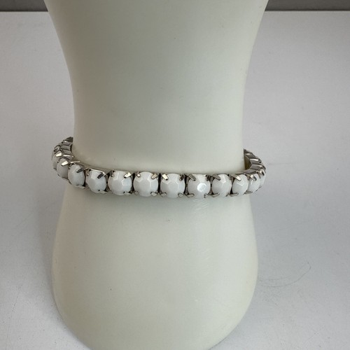 OFF WHITE Bracciale elastico finto tono argento cristallo bianco e perline plastica base 6 75"