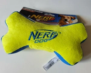 Juguete para masticar perros marca Hasbro Nerf amarillo y azul chirrido y ruido arrugado - Imagen 1 de 5