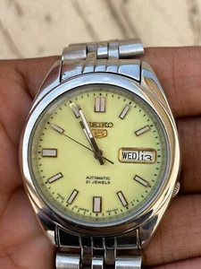 Seiko 5 Automatic Luminous Dial 7S26 Day/Date Vintage Japan Made Men's Watch - Picture 1 of 6