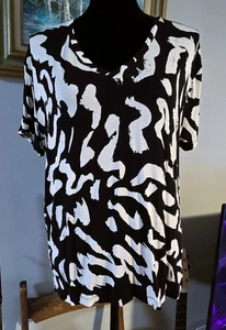 Camiseta manga corta Nine West talla XL blanca y negra con cuello en V - Imagen 1 de 7