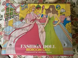 Vtg 1970’s 12 in. FASHION DOLL BEDROOM Carrying Case Twin Fold Out Beds & Closet - Picture 1 of 11