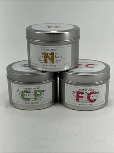 Trader Joe's Candela Profumata Tin Trio - Pino Mirtillo, Ribes Fresco, Noce Nocata - Foto 1 di 7