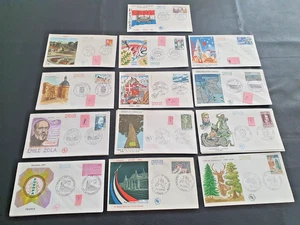 LOT de 690 enveloppes 1er jour, stock en multiples ( voir quantité sur scans) TB - Picture 1 of 3