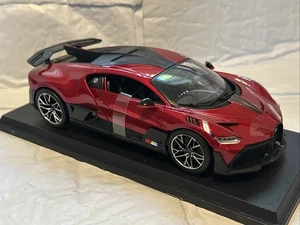 Bugatti Divo - Rot mit Kohlefaserakzent Maßstab 1:18 Maisto Special Edition - Neu - Bild 1 von 11