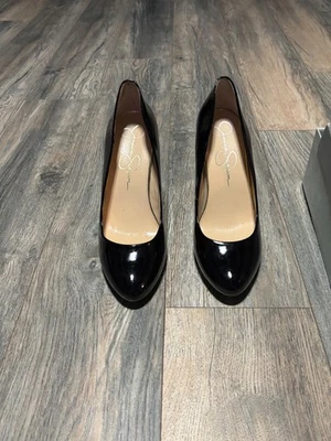 Salto Jessica Simpson preto patenteado tamanho 10 - Imagem 1 de 4