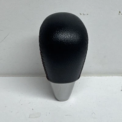 Manija de palanca de cambios Mitsubishi Mirage 2022 Foto 1 de 4