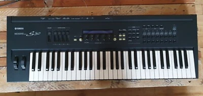 Yamaha S30 Synthesizer - Bild 1 von 3