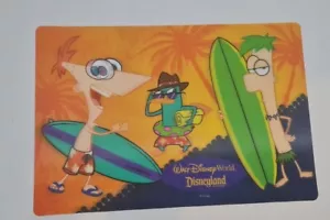 Disney World Disneyland - Tovaglietta olografica Phineas e Ferb - RARA - Foto 1 di 2