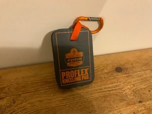 MINI RODILLERA MECÁNICA CON MOSQUETÓN GRANDE CLIP PARA FIJAR A BOLSA DE HERRAMIENTAS - Imagen 1 de 4