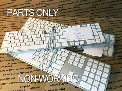 Für TEILE oder REPARATUR - 3 x Apple Original Tastaturen - kabelgebunden weiß/silber A1243 - Bild 1 von 4