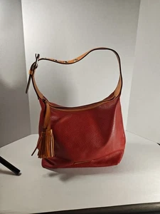Dooney&Bourke Peeble Grain Rot Hobo Bag Quaste Leder Schultertasche Handtasche - Bild 1 von 10