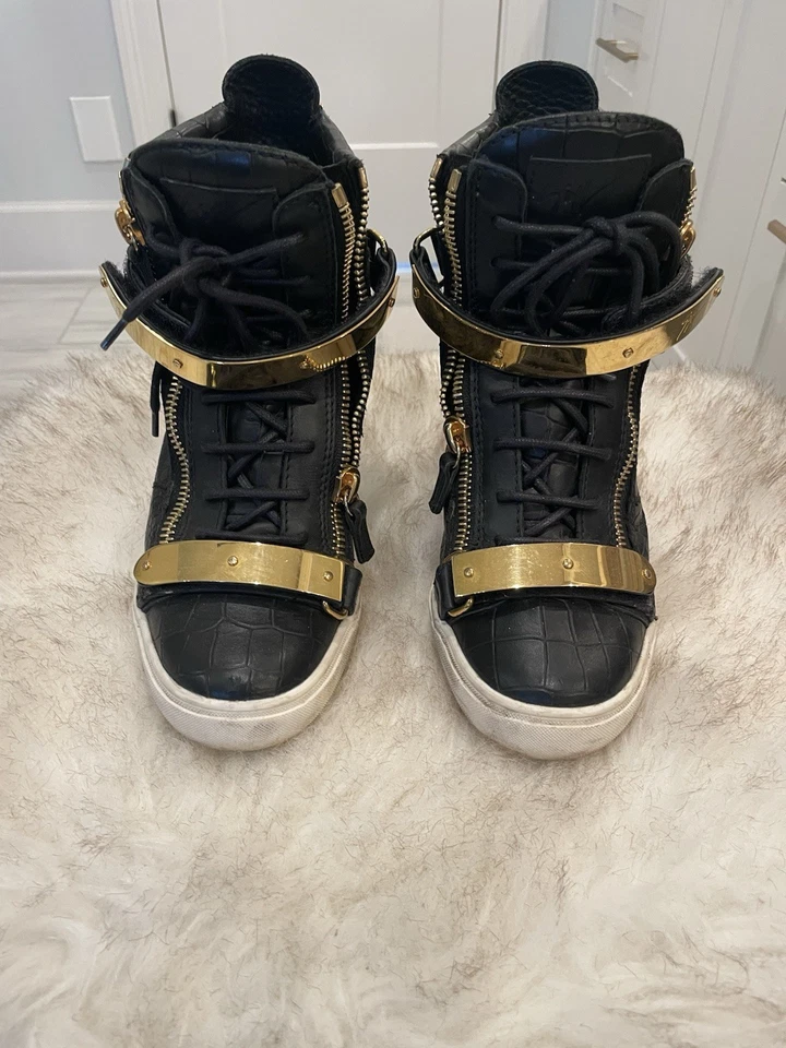 Zapatilla deportiva GIUSEPPE ZANOTTI LORENZ WEDGE PLATFORM negra con relieve de cocodrilo Foto 1 de 4