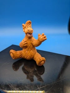Vintage Alf 1.75" PVC Toy Figure Russ Alien Production Sitting w/ Hand Up - Picture 1 of 6
