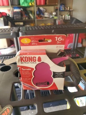 KONG Retractable Terrain Reflective Retractable Dog Leash SIZE SMALL / 45 LBS - Image 1 of 2
