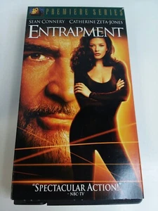 ENTRAPMENT - Sean Connery, Catherine Zeta-Jones, Bing Thames  (VHS Movie) - Picture 1 of 2