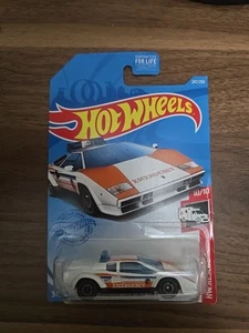Hot Wheels 2021 #247/250 HW Rescue Treasure Hunt Lamborghini Countach Police Car - Picture 1 of 5