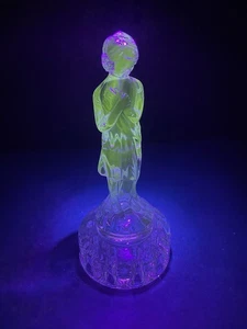 Statuina rana fiore dama drappeggiata in vetro Cambridge manganese brilla UV art deco - Foto 1 di 13