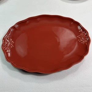 Sur La Table Ovale Servierplatte 12,5”x9,5” Burgund Rustikal Herbst Ofenfest - Bild 1 von 5