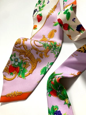 GIANNI VERSACE ALTA COSTURA VINTAGE AÑOS 90 BARROCO FRUTAS CORBATA ATELIER ITALIA VIOLETA Foto 1 de 4