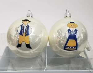 2x Schwedische Volkskunst Ornamente Handbemalt Sverigedrakten Mundgeblasen Glaskulor - Bild 1 von 13