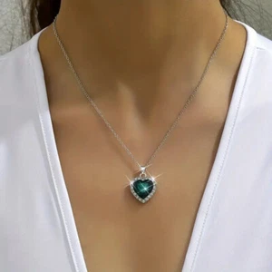 Heart-Shaped Pendant Necklace - Green - Picture 1 of 3