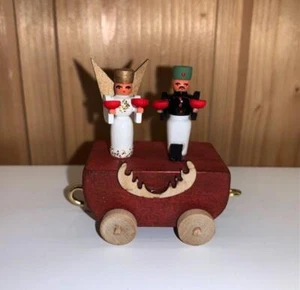 Elchexpress Waggon mit Engel und Bergmann Höhe 8cm NEU Bahn Zug Holzfiguren - Picture 1 of 1