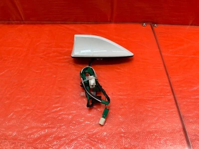 15-16 SUBARU WRX y STI - ANTENA DE ALETA DE TIBURÓN DE TECHO DE FÁBRICA BLANCA - OEM #180 Foto 1 de 4