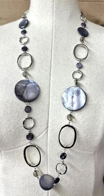 Lia Sophia “Bungalow” Discos Ovalados Madreperla, Collar Largo Cuentas de Resina Foto 1 de 4