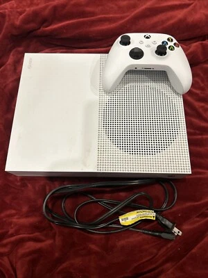 Xbox One S edición totalmente digital con cable de alimentación.  Foto 1 de 3