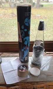 LAVA THE ORIGNIAL AQUARIUM 17" LAVA LAMP MOVING FISH RELAXING BUBBLES NEW! - Picture 1 of 8