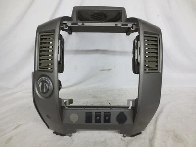 04-07 Nissan Armada radio embellecedor con navegador ~ 019 09 12 25 Foto 1 de 4