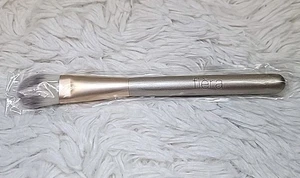 Fiera Cosmetics Concealer Foundation Makeup Brush Oval Sealed NEW - Picture 1 of 4