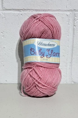 Hilo de bebé Herrschners acrílico claro peinado (rosa cuento de hadas) madeja 76 g de 100 g Foto 1 de 3