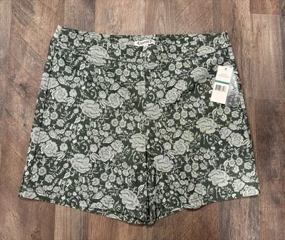 Nanette Lepore Sage Green Floral Print Pull On Shorts Size L Retails $68 - Image 1 of 4