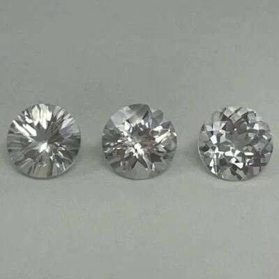 Gemas sueltas redondas de topacio blanco natural en cortes y tamaños surtidos AAA Foto 1 de 3