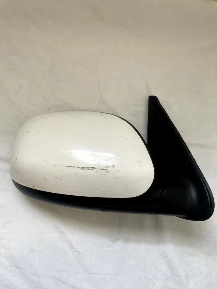 2001-2007 Toyota Sequoia Right Passenger Side View Mirror OEM NN3-R51 - Image 1 of 4