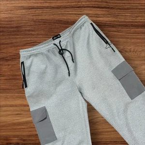 Jogger cargo Bjorn gris tamaño disco público grande gris jaspeado - Imagen 1 de 8