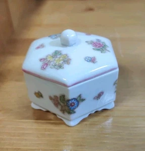 Vintage Porcelain Hexagon Floral Hand Painted Trinket Box Jewelry W Lid - Picture 1 of 9